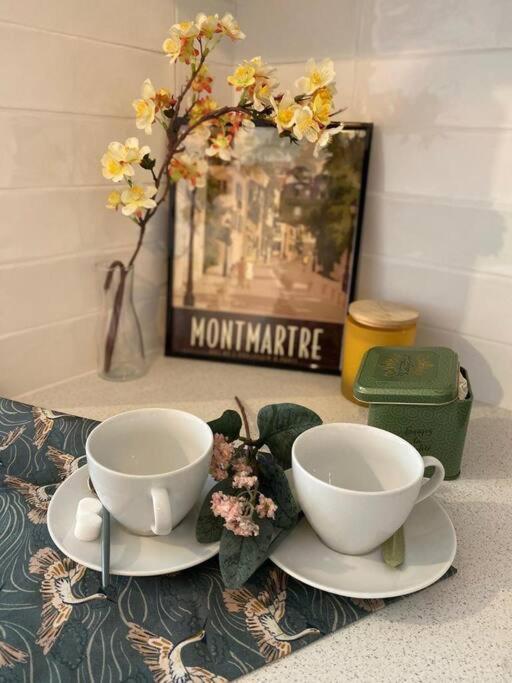 Charming Flat In Montmartre - Imhost * Parijs